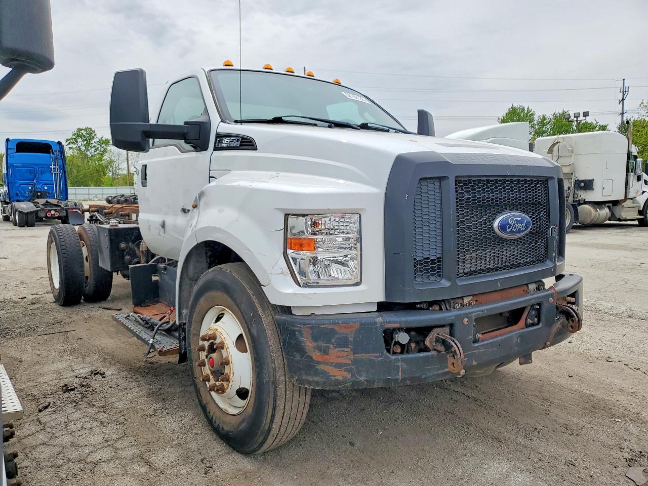 2017 FORD F-650 — VIN 1FDWF6DC2HDB09656 — photo 4